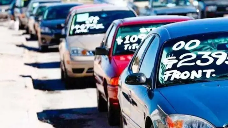 ¡Cambian la jugada! Publican reglas de operación para la regularización de carros chuecos