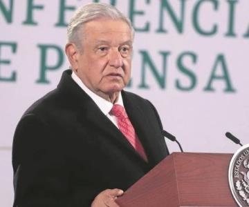 Esto dijo AMLO sobre el refuerzo para maestros y personal de salud