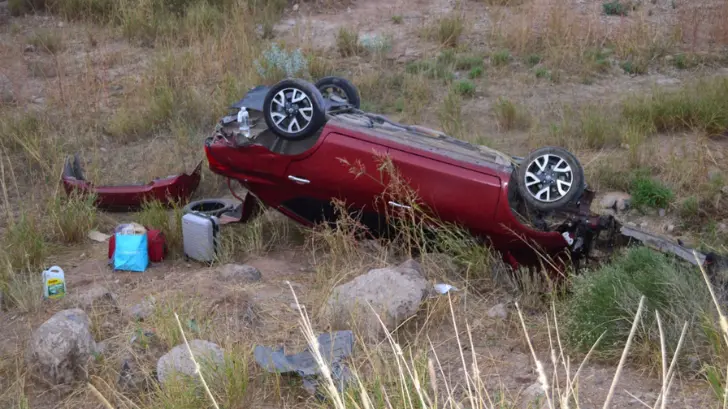Se vuelca automóvil en la carretera Hermosillo-Guaymas