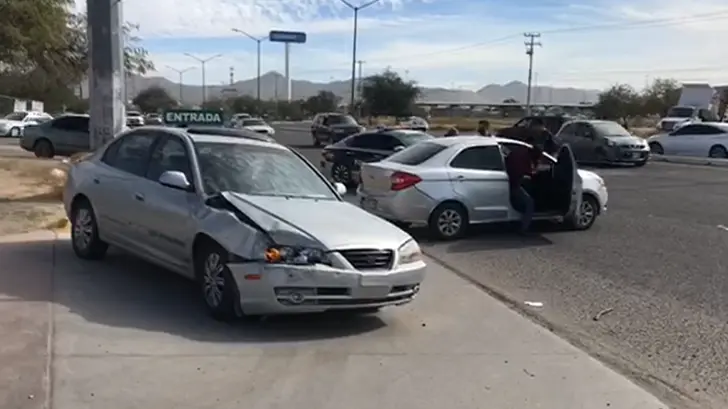 VIDEO | Se vuelca vehículo al norte de Hermosillo