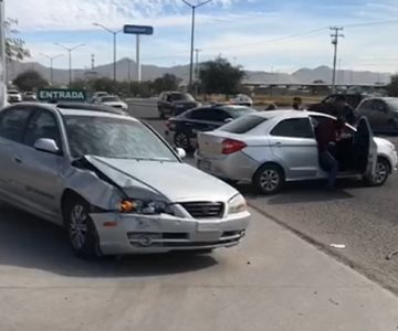 VIDEO | Se vuelca vehículo al norte de Hermosillo