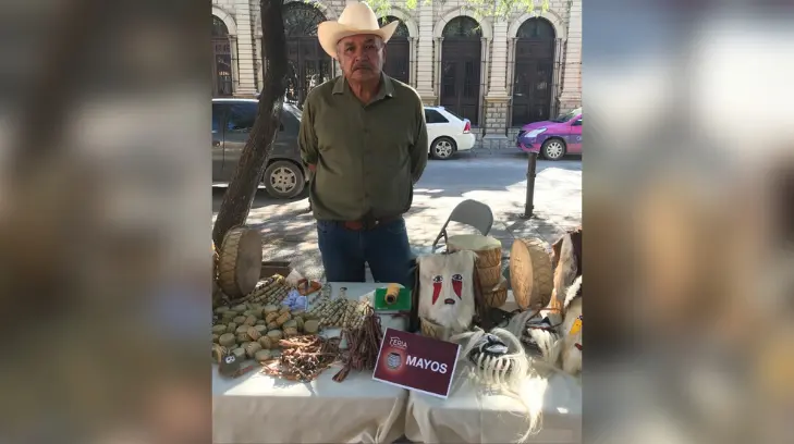 Entre huaraches, máscaras y tambores trabaja don Benjamín; esta es la vida de un artesano mayo