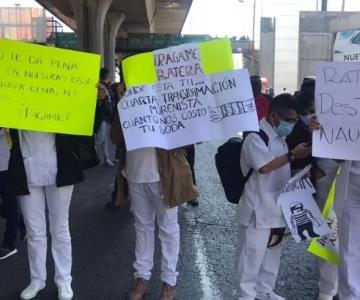 Llevamos seis quincenas sin cobrar, protestan médicos y bomberos