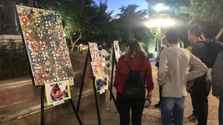 Exponen pinturas hechos por niños con discapacidad visual