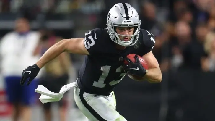 Raiders siguen soñando con playoff, vencen en casa a Denver