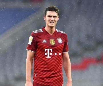 Benjamin Pavard abandona partido por un emergencia estomacal