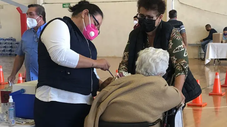 Disponible cuarta dosis antiCovid para mayores de 60 años