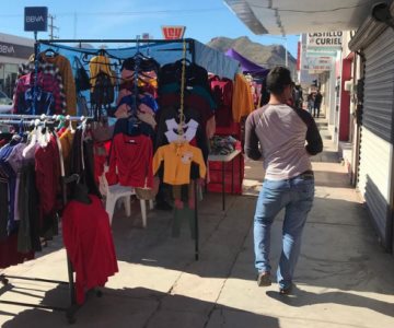 Que no quieran apropiarse de la banqueta; puestos ambulantes invaden centro de Guaymas