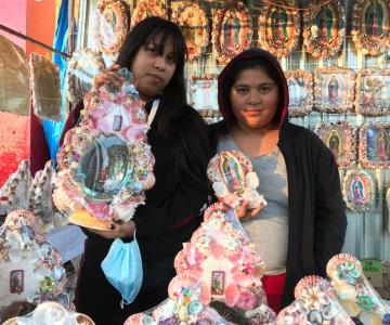 Familia Torres Méndez crea altares en conchas de abulón