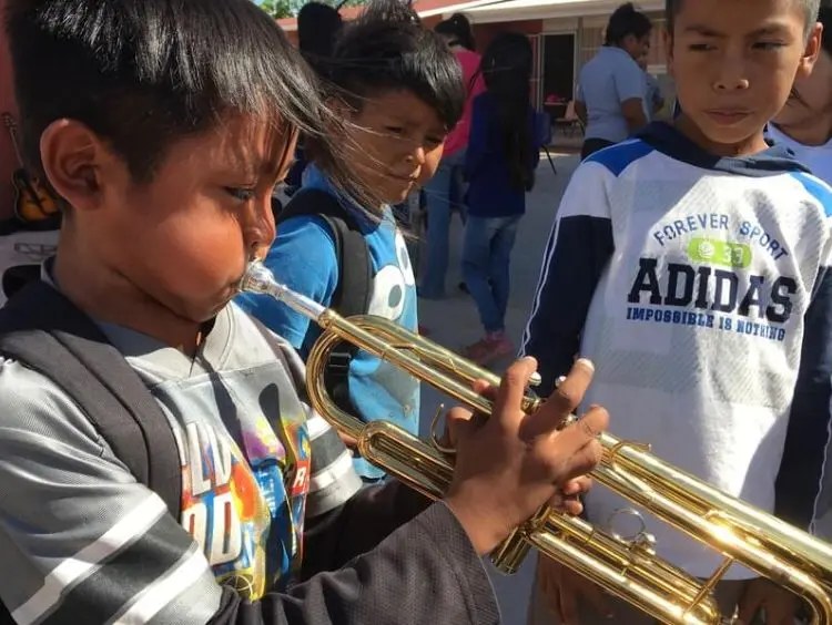 HermosiArte ayuda a los niños vulnerables a desarrollar su talento a través de la música