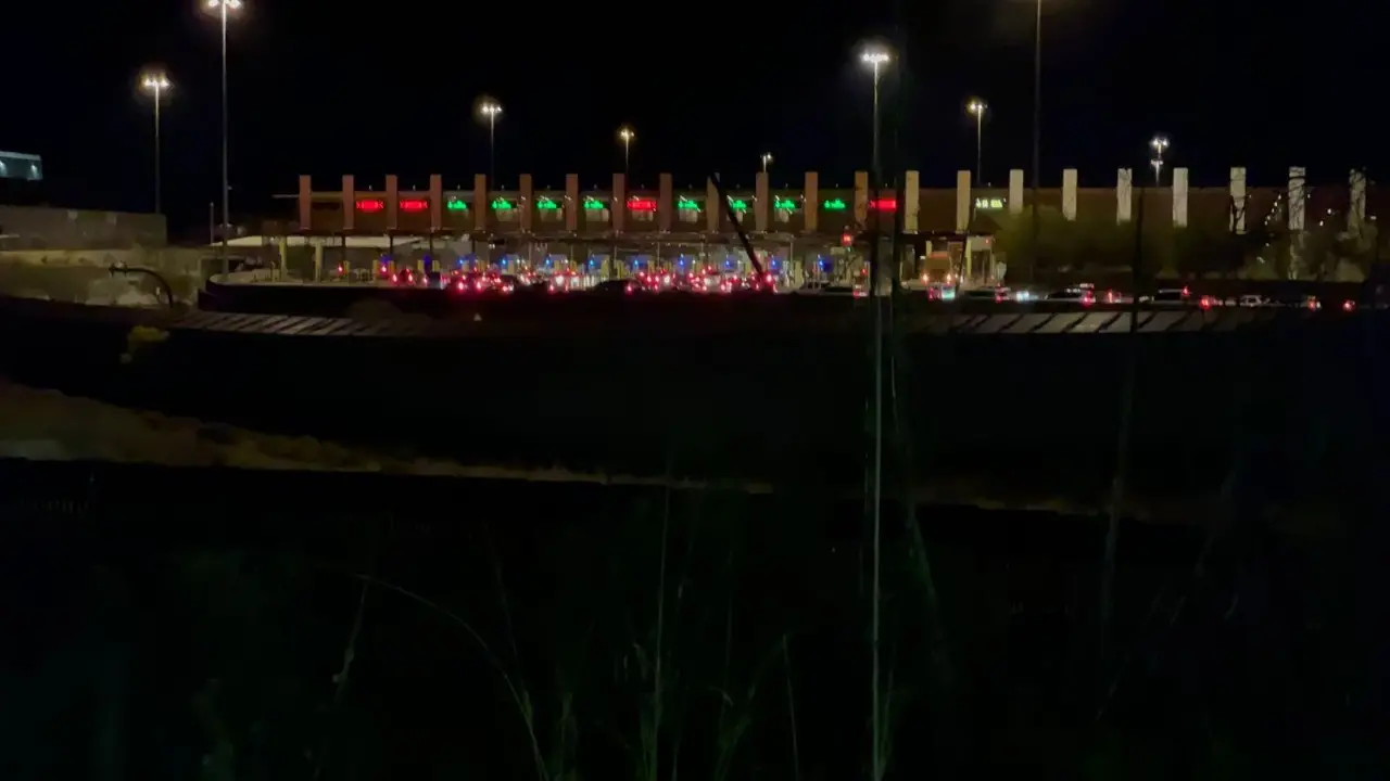 VIDEO | Por presunta persecución y volcamiento, cierran la garita Mariposa en Nogales