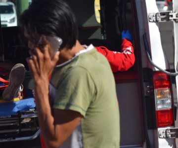 Aparatoso accidente deja a motociclista lesionado y cuantiosos daños materiales en Guaymas