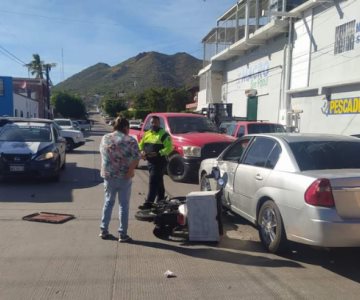 Fuerte accidente de tránsito deja un motociclista lesionado en Guaymas