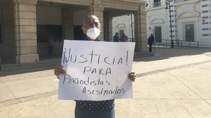 No se mata la verdad: periodista pide justicia a las puertas del Palacio de Gobierno