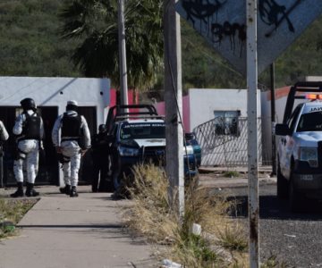 Balean a un hombre y lo abandonan herido en la banqueta en Guaymas