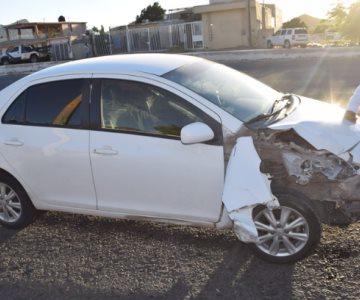 Aparatoso choque en Guaymas deja grandes daños materiales