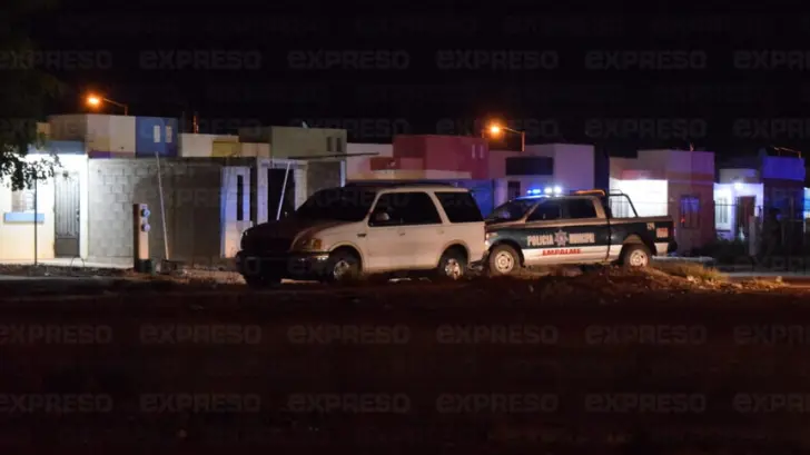 Ejecutan a un hombre dentro de su vehículo en Empalme