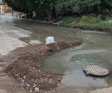 Luego de 2 años de derrames y casas inundadas, CEA repara fuga de aguas negras en Guaymas