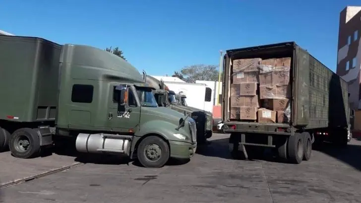 Arriba a equipo médico a almacén del IMSS en Ciudad Obregón