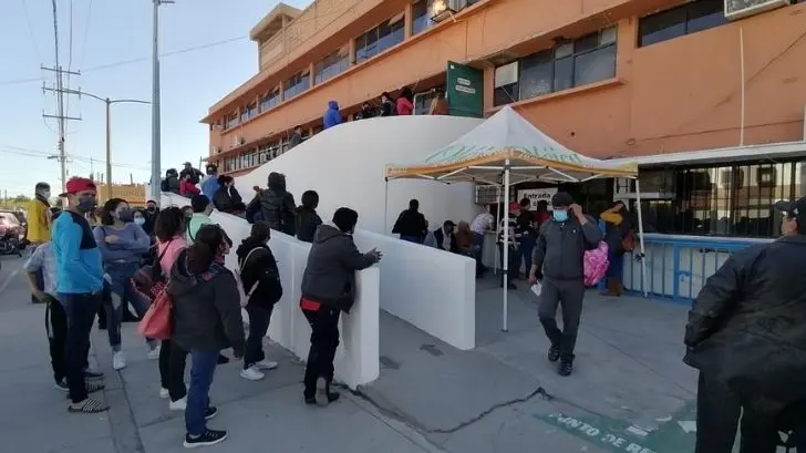 Se vuelcan al IMSS por la falla en portal