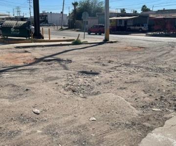 Retiran letreros pero siguen los baches en la colonia Álvaro Obregón