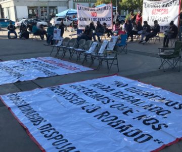 Continúa manifestación de ex concesionarios; rechazan apoyo económico