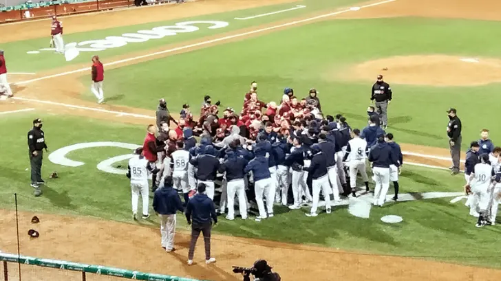 VIDEOS | El juego entre Algodoneros y Tomateros se salió de control