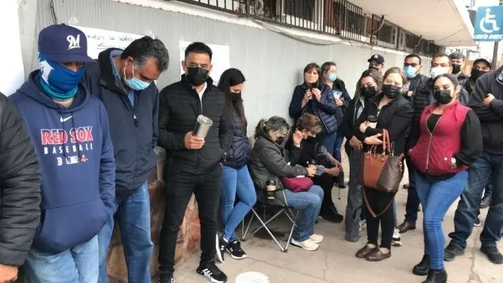 Sindicalizados y trabajadores del CEA protestan en Guaymas