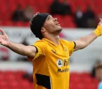 Raúl Jiménez le dedica emotivo mensaje a Diogo Jota