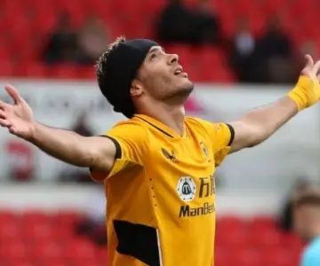 Raúl Jiménez le dedica emotivo mensaje a Diogo Jota