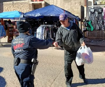 Recorren tianguis de Nogales para concientizar sobre el uso del cubrebocas