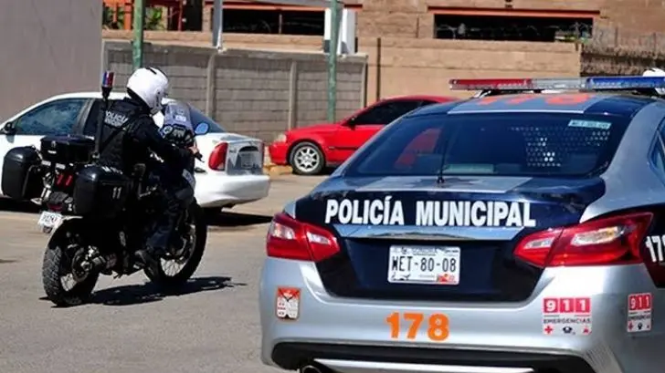 Se hace pasar por oficial de tránsito para dirigir el tráfico