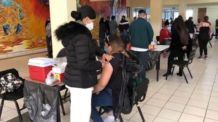Poca afluencia de maestros para aplicarse vacuna de refuerzo