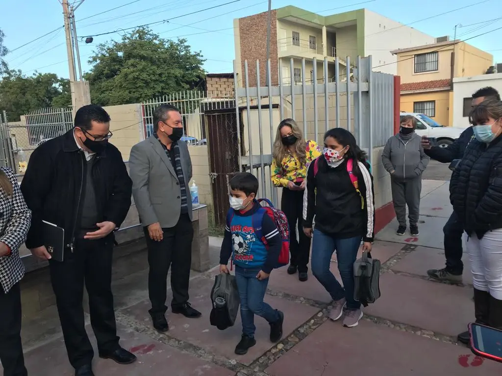 ¿Cuántas escuelas abrieron sus puertas este lunes en Sonora?