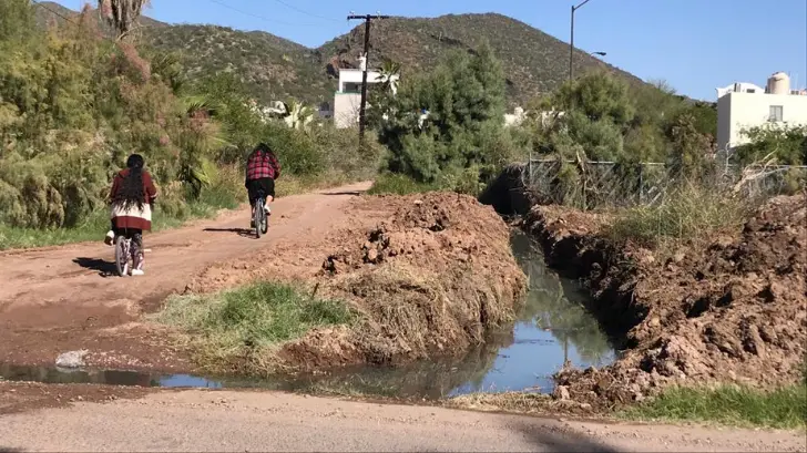 Canal de aguas residuales termina en la playa Miramar