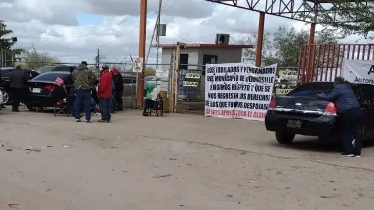 Jubilados y pensionados llevan su manifestación al corralón de Las Minitas