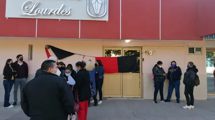 Empleados del Sanatorio Lourdes de Navojoa siguen sin respuesta