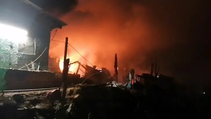 Gran incendio acaba con cuatro viviendas en Nogales