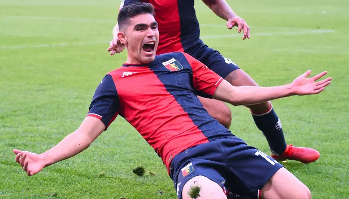 El navojoense Johan Vásquez interesa a tres clubes de Italia para el verano de 2022. Imagen: Serie A