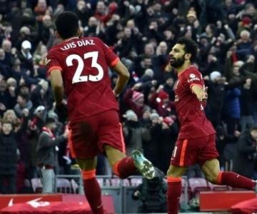 Liverpool remonta y mantiene racha de triunfos