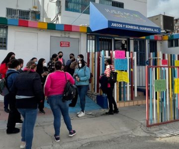 Empleadas de una guardería de Hermosillo se manifiestan por falta de pago