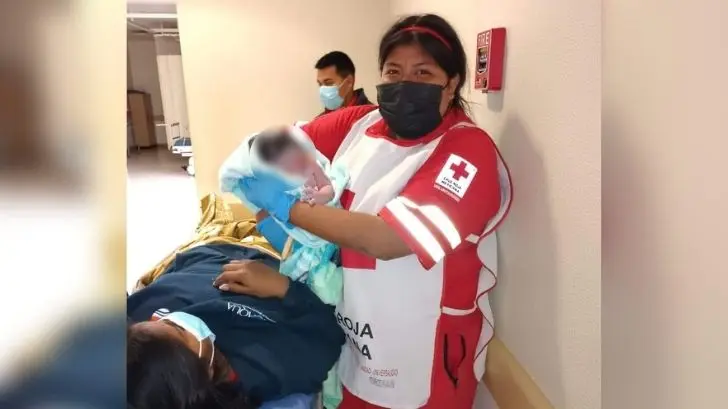 Mujer da a luz abordo de una ambulancia