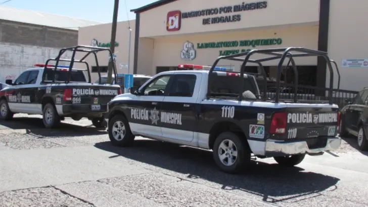 Hombre recibe balazo en la pierna sin darse cuenta