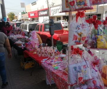 Piden vendedores ambulantes apoyar sus ventas en este San Valentín