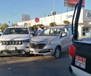 Ignoran alto en Centro de Navojoa y provocan accidente