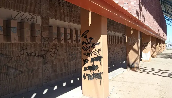 Gimnasio Ana Gabriela Guevara, punto de reunión de drogadictos al anochecer