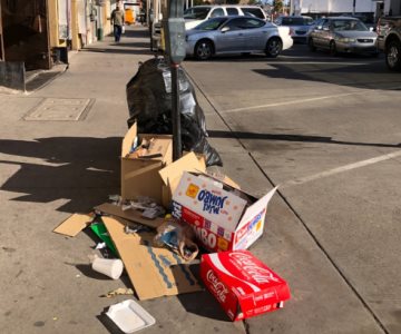 Centro histórico de Nogales amanece lleno de basura todos los días