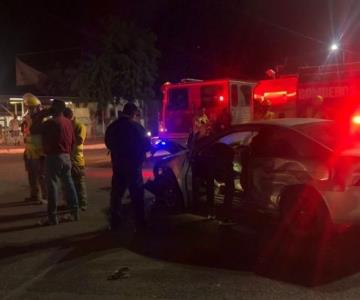 ¡Por pasarse el alto! Dos lesionados dejó un aparatoso choque en Navojoa