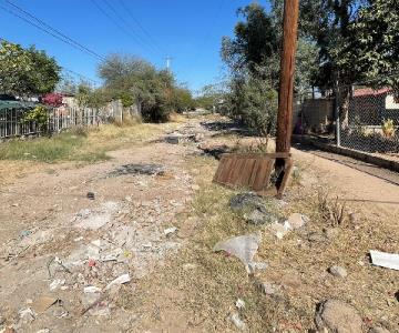 Vecinos de la colonia Jerez del Valle viven entre el polvo