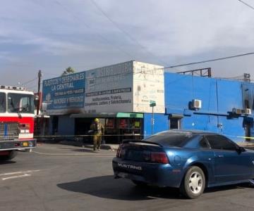 Bomberos detienen incendio que casi alcanza tanque de gas